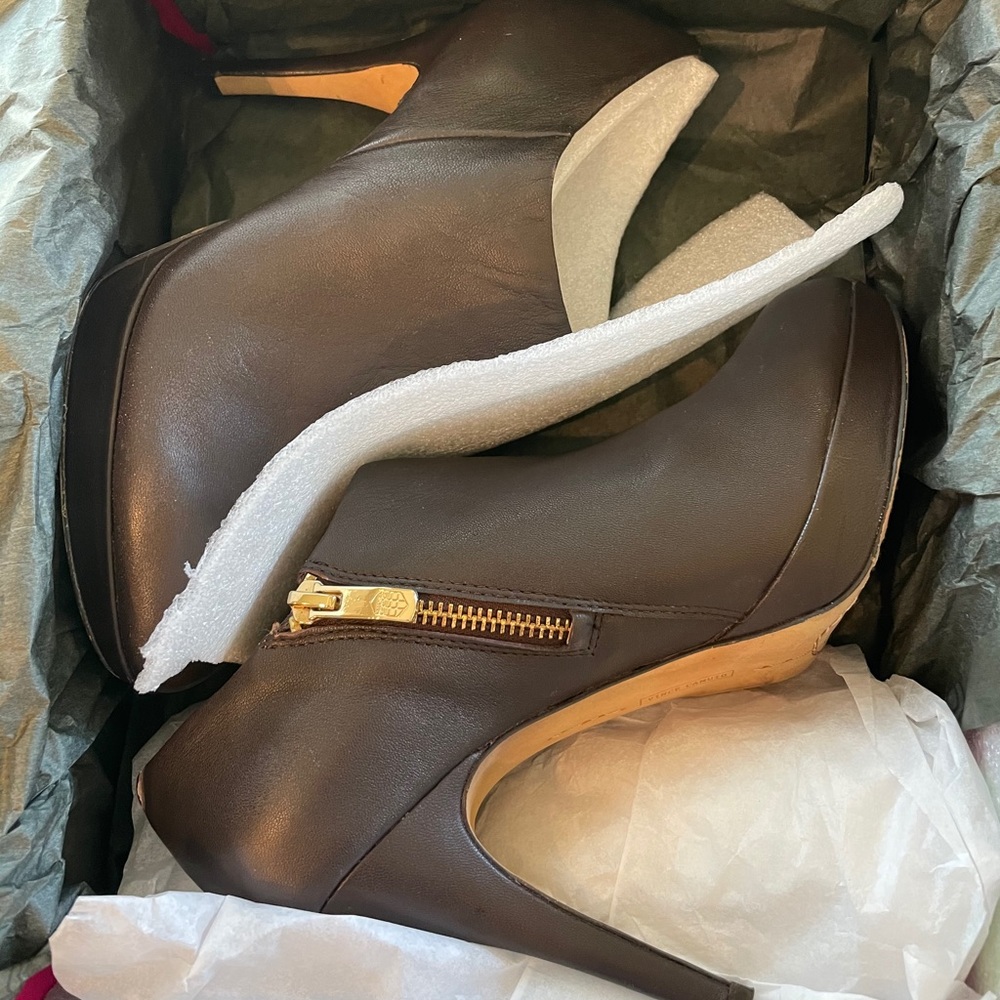 Vince Camuto - Elvin Zip Bootie - 6.5